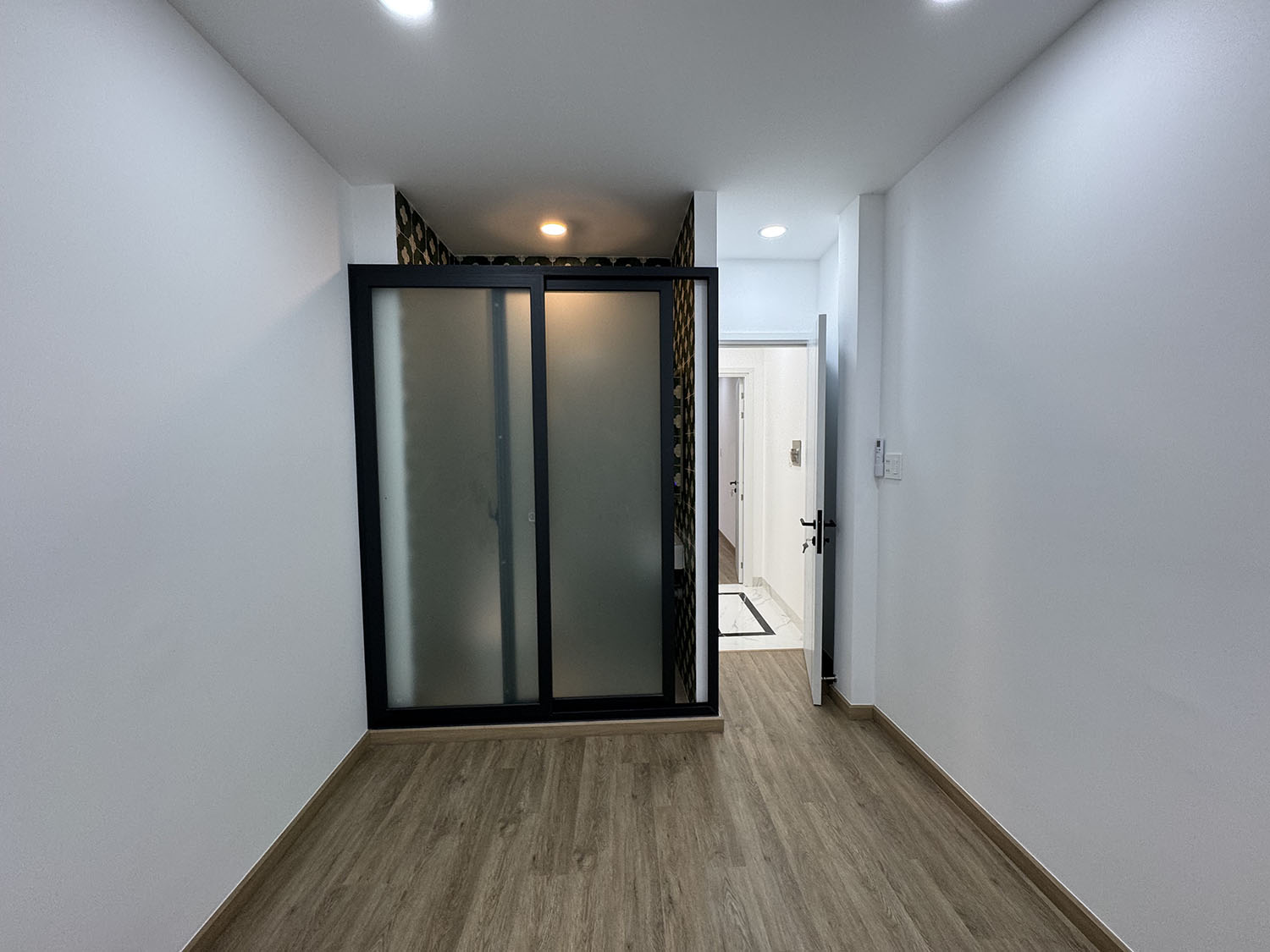 Tuyệt phẩm Nhà Phố 2 lầu full nội thất cao cấp hẻm 2 xe hơi 7 chỗ tránh nhau khu VIP Đặng Văn Ngữ